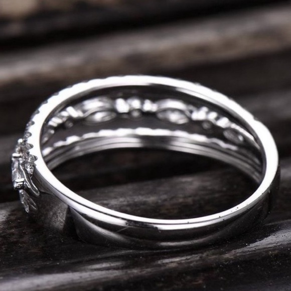 💍NEW 4.1 CT STERLING SILVER DIAMOND HALO RING💍 - Picture 3 of 4